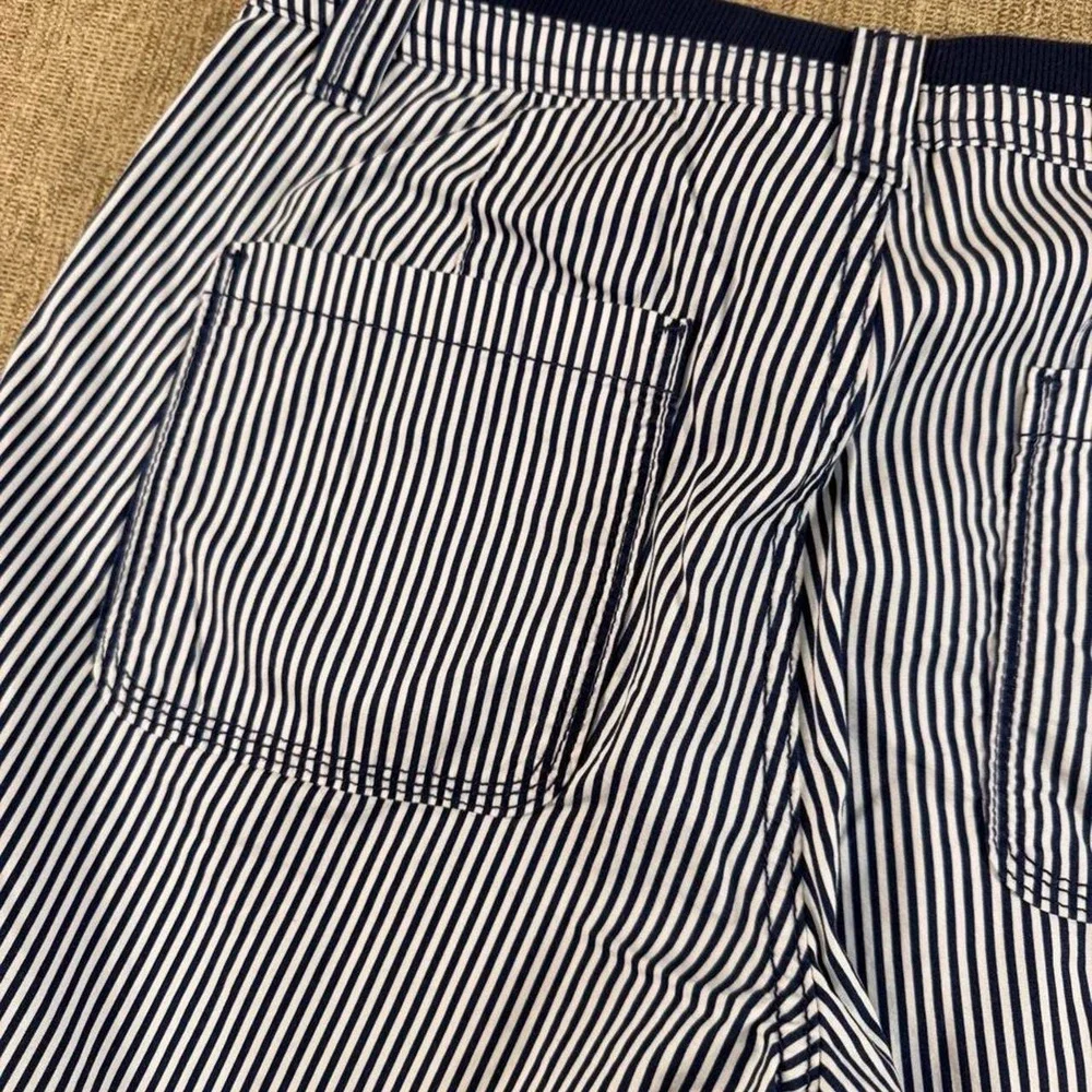 St. John's Bay white and navy vertical striped Bermuda shorts Sz 6P